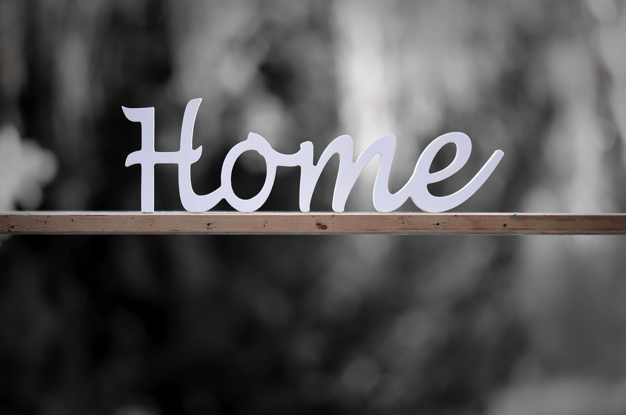 Past the Honeymoon: Navigating the Mid-Relationship Itch and Rekindling Connection
