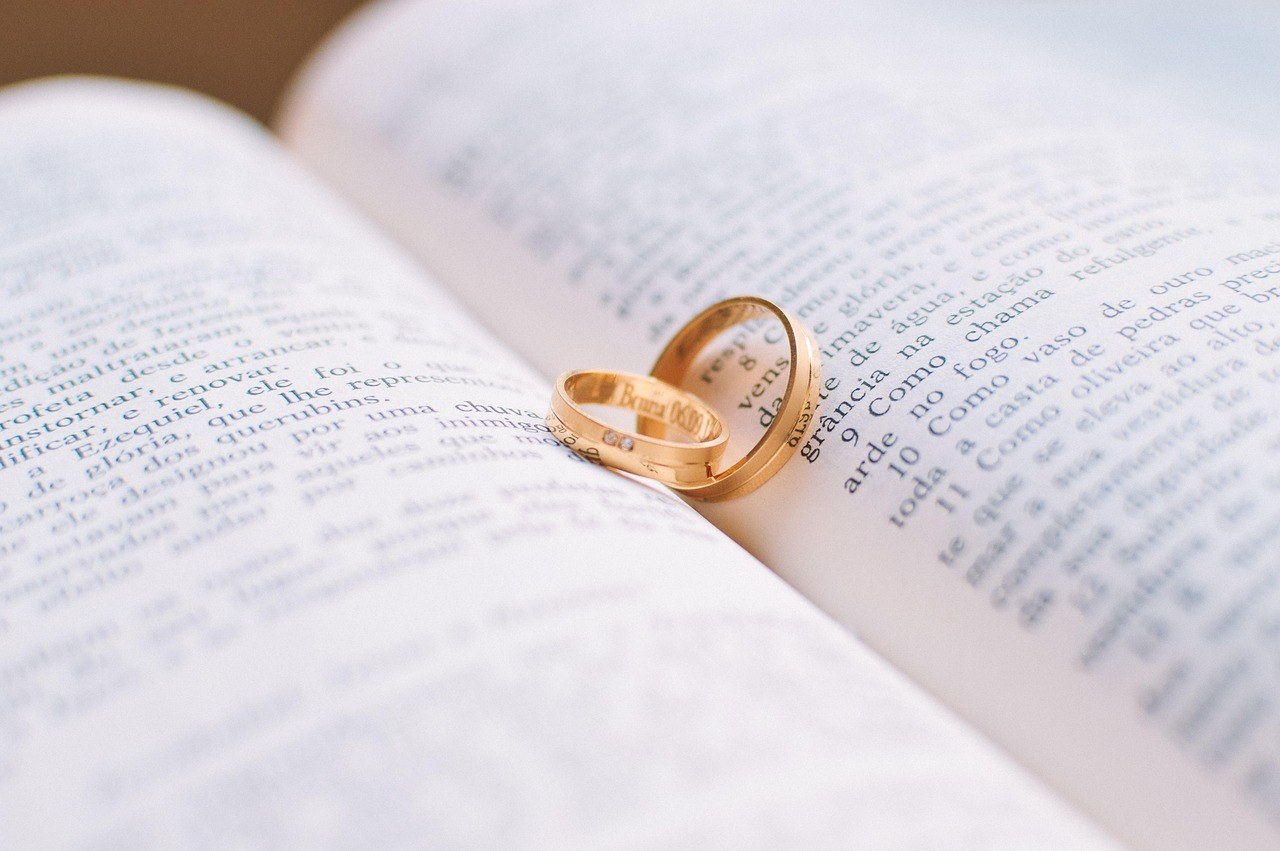 Enduring Love: Practical Signs and Rules for a Committed Relationship