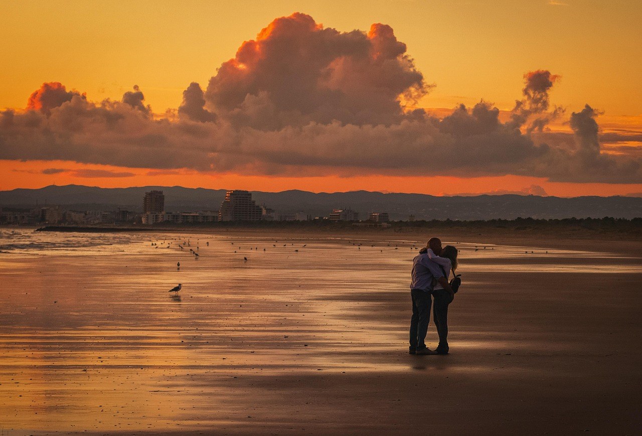 Navigating Closeness: Recognizing the Patterns, Root Causes, and Dating with Intimacy Issues