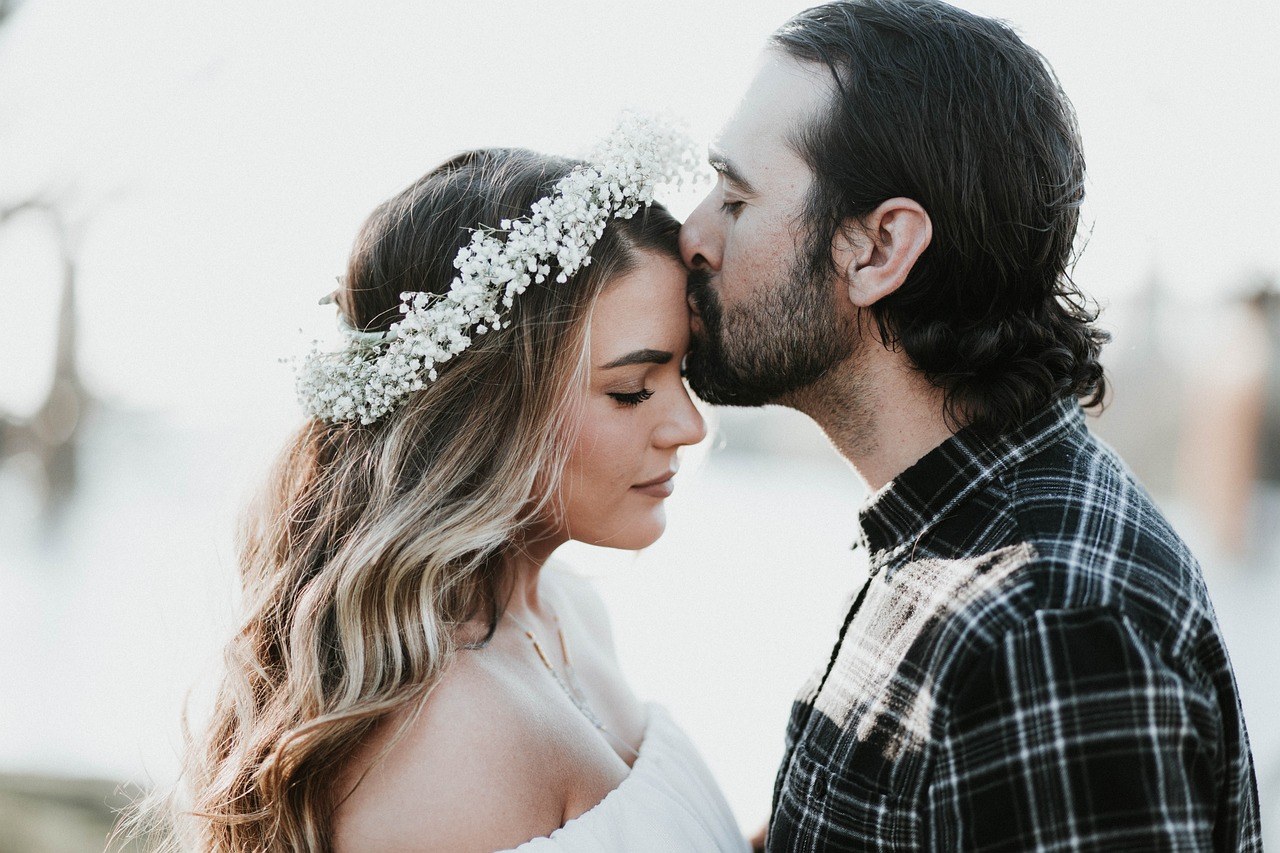 Navigating Closeness: Recognizing the Patterns, Root Causes, and Dating with Intimacy Issues