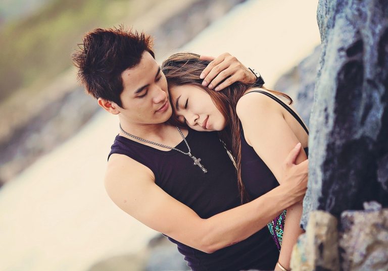 Navigating Closeness: Recognizing the Patterns, Root Causes, and Dating with Intimacy Issues