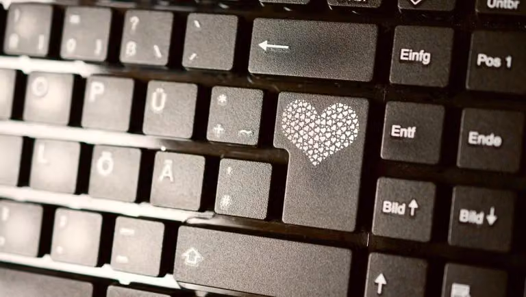 From First Spark to Shared Life: A Modern Map for Dating Phases