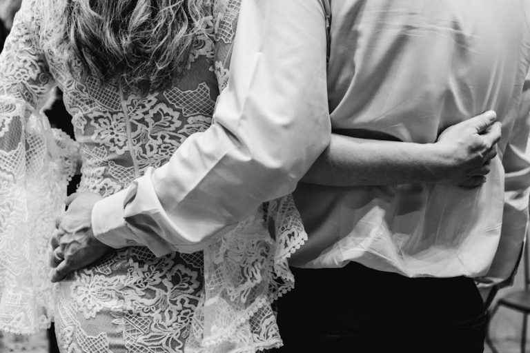 Inside the Narcissistic Relationship Pattern - From Charm to Escape