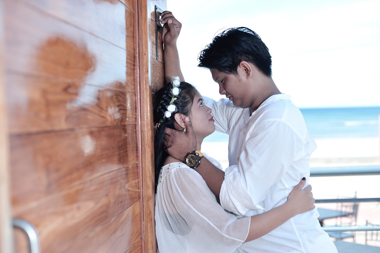 Honeymoon Phase: What It Means, When It Fades, and How to Keep the Spark