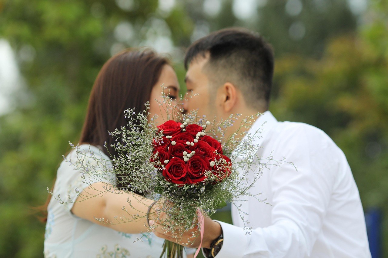 Honeymoon Phase: What It Means, When It Fades, and How to Keep the Spark
