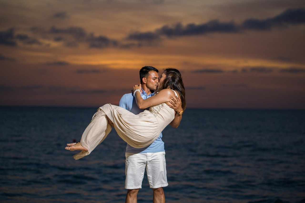 Subtle Signals and Smart Moves to Reconnect With Your Ex