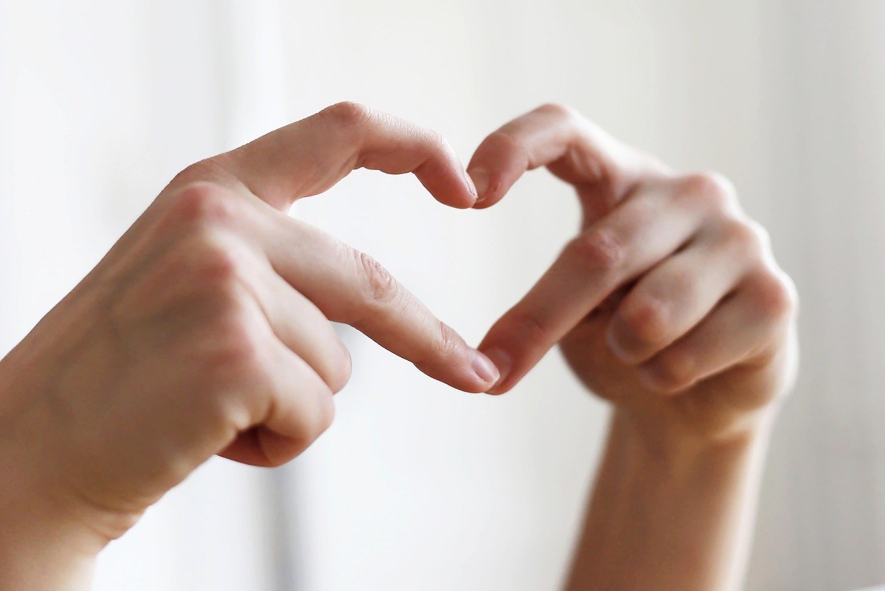 Quiet Deception in Love: How Omitted Truths Damage Trust