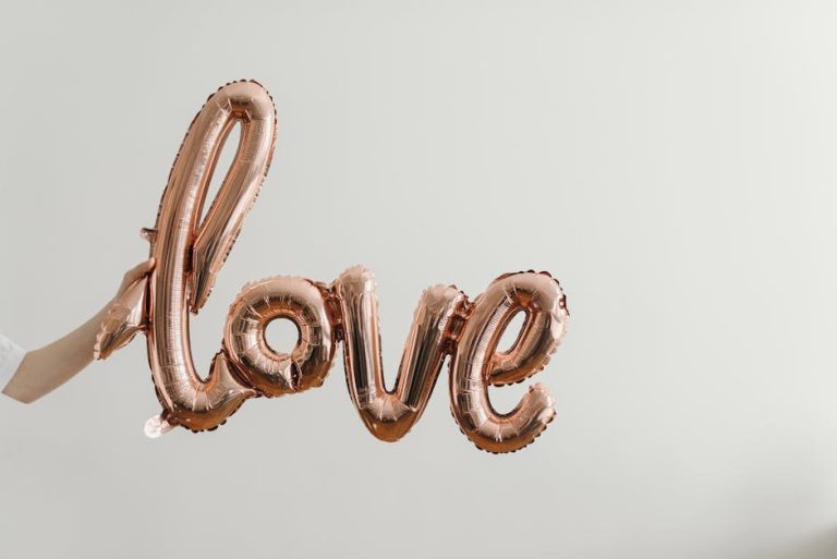 When Love Speaks Through The Body: Cues To Notice