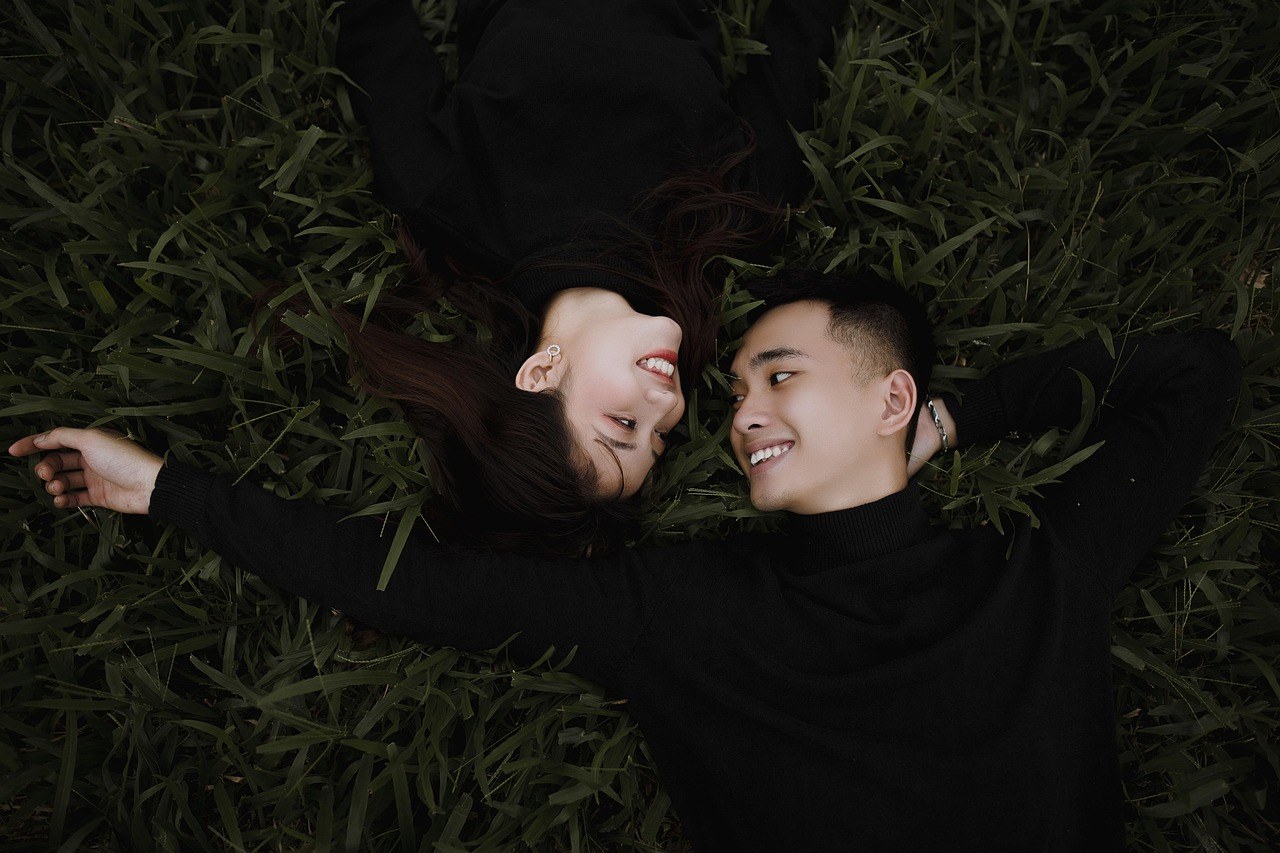 Quiet Deception in Love: How Omitted Truths Damage Trust