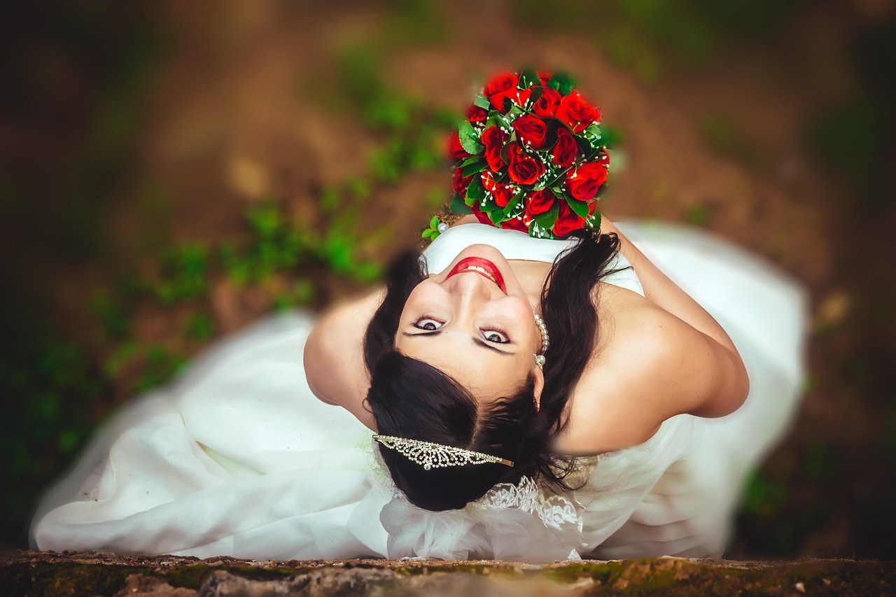 When a Married Woman Turns Up Heat: Reading Signals and Choosing Your Next Move