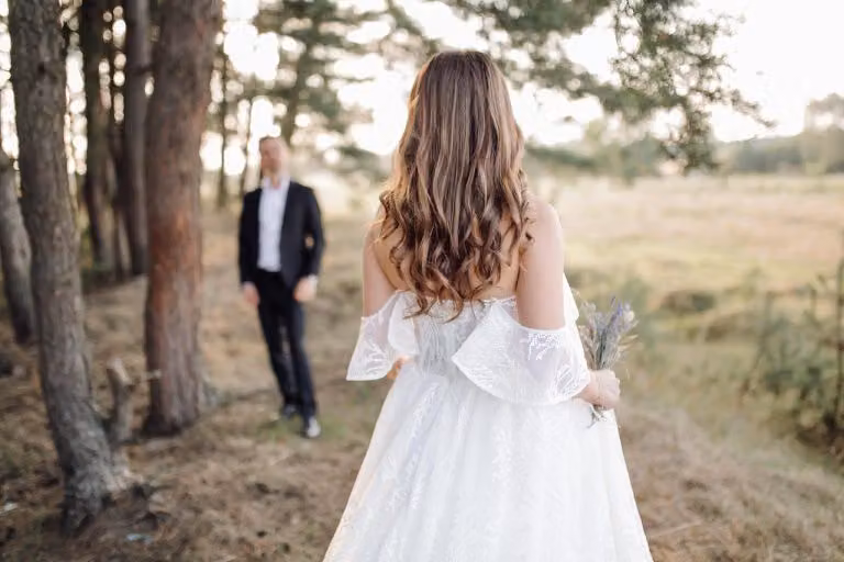 When a Married Woman Turns Up Heat: Reading Signals and Choosing Your Next Move