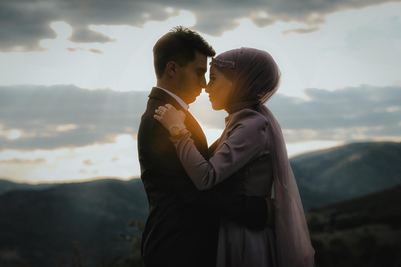 Ways to Show Devotion That Help Real Love Land and Last