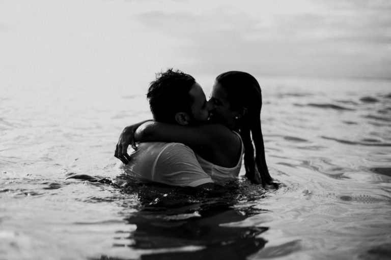 Breaking Free from Clingy Control: Understanding, Spotting, and Healing a Possessive Relationship