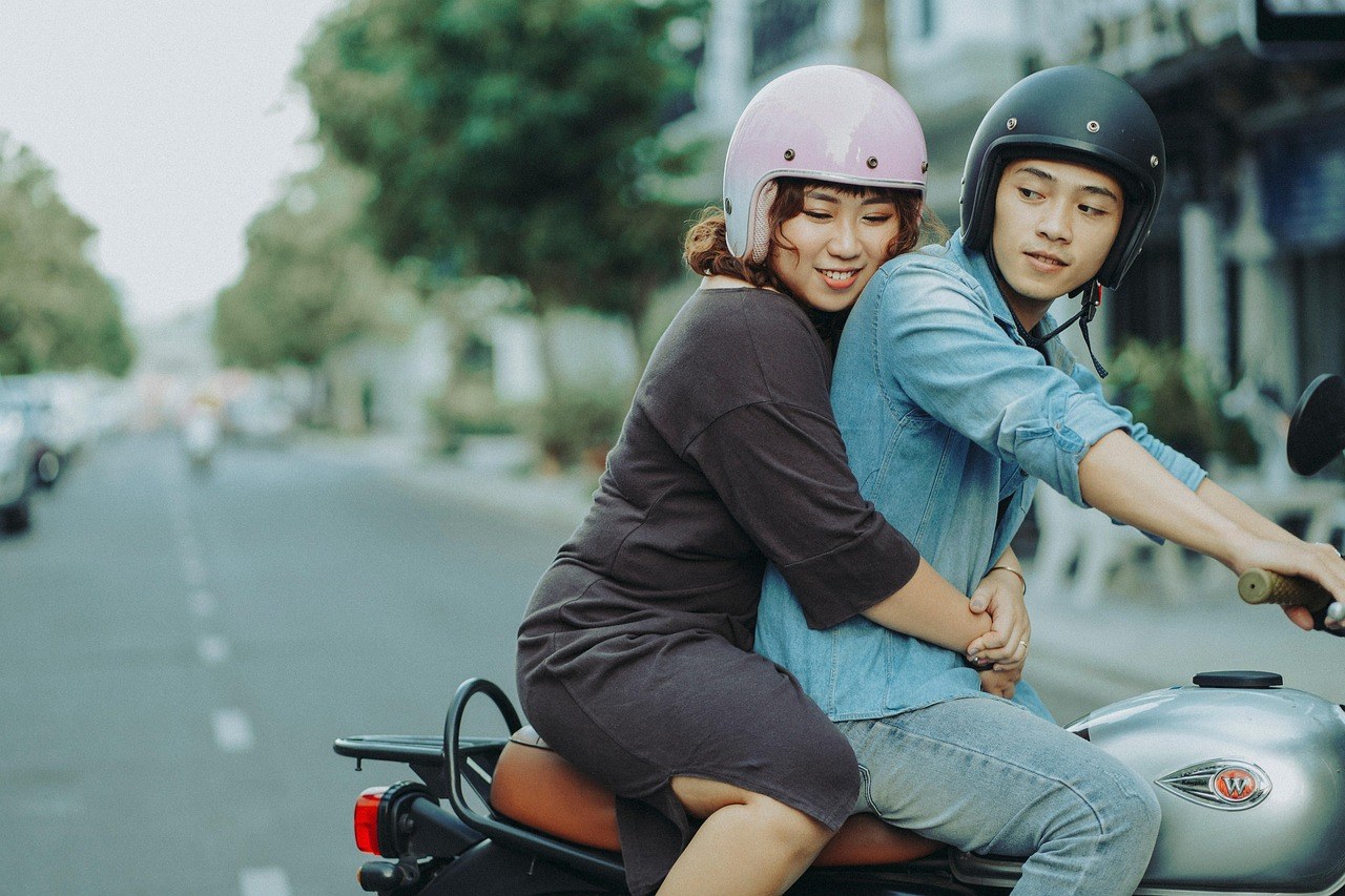 Why Your Ex Keeps Texting - Candid Motives and Subtle Tactics