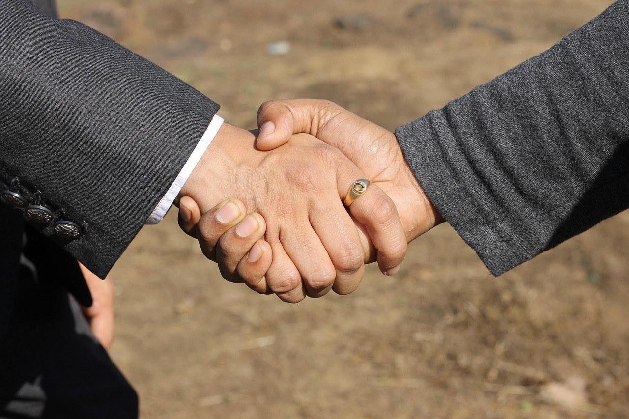 Squish Explained: Understanding Platonic Pull and How It Differs from a Crush