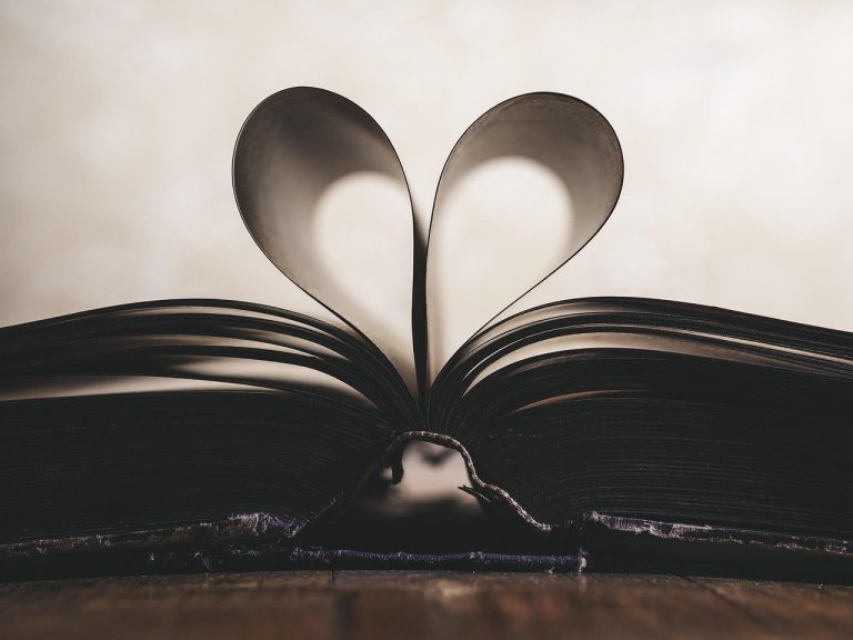 Timeless Ways to Mark an Anniversary with Heart-Melting Romance
