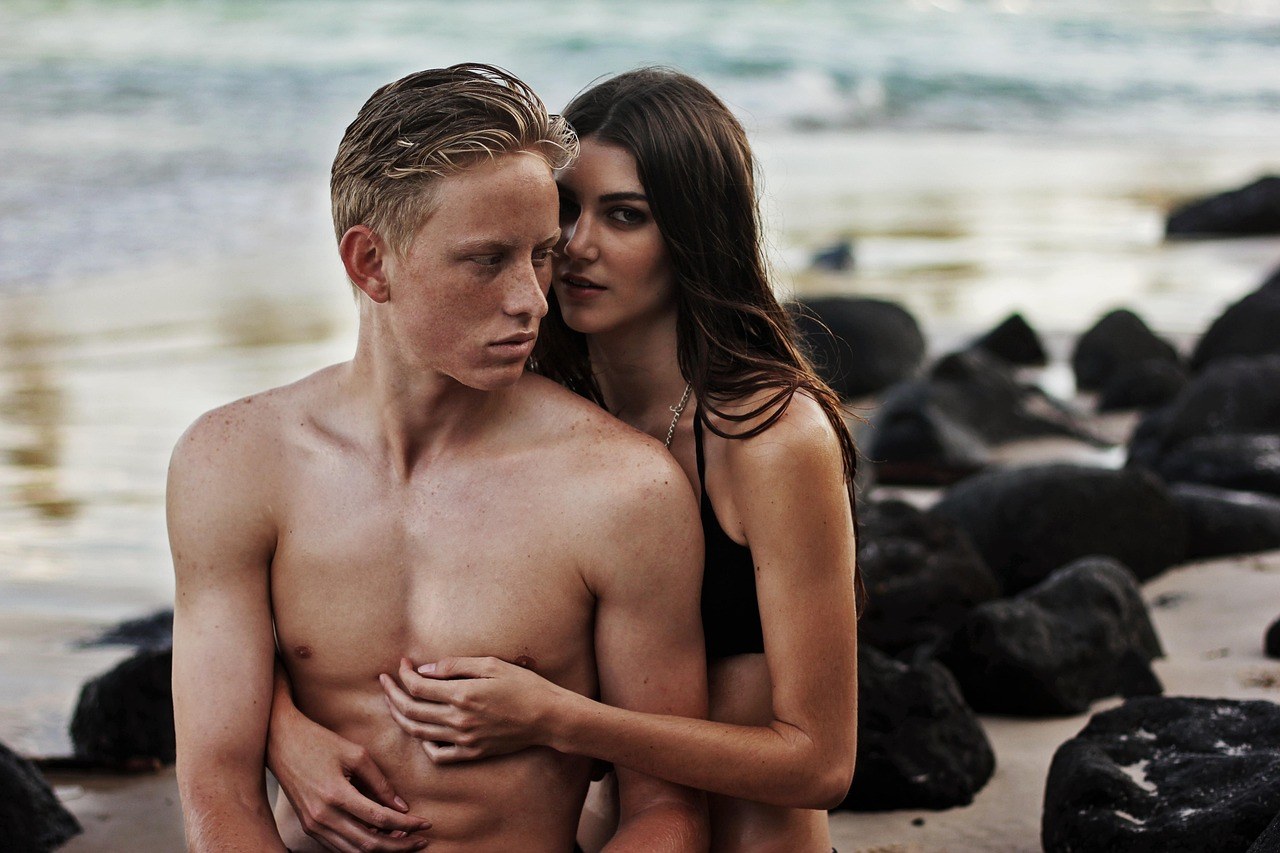 Timeless Ways to Mark an Anniversary with Heart-Melting Romance