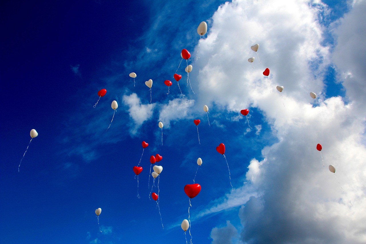Timeless Ways to Mark an Anniversary with Heart-Melting Romance