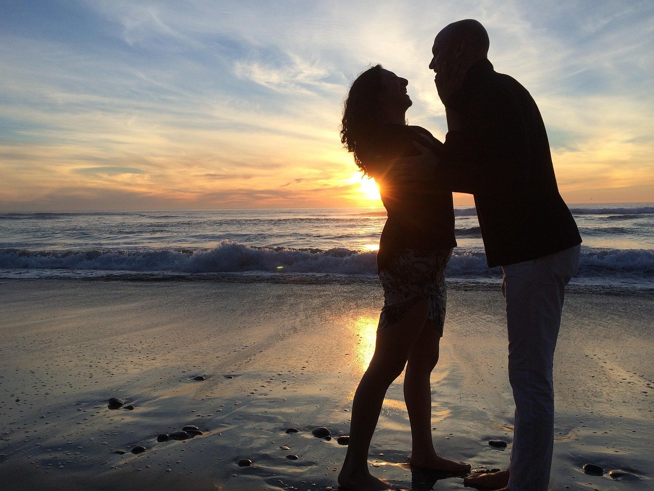 Intense Romance Unpacked: Signs, Power, and Quiet Fears