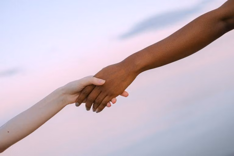 Reading Mixed Signals: How to Spot When Someone Is Leading You On