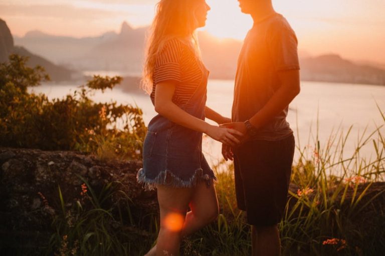 Relationship Compatibility: How It Works, Signs You Sync, and Ways to Grow