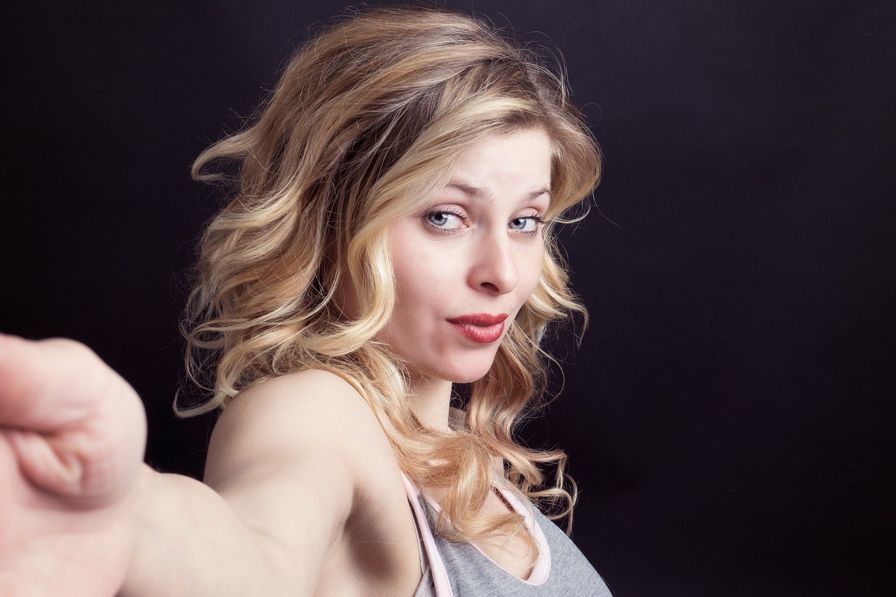 Safer Sexting on Snapchat: Share With Confidence, Not Regret