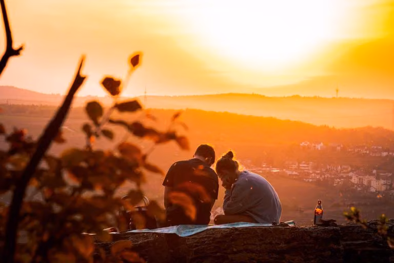 Dating a Creative Soul: Traits, Realities and Ways to Thrive Together