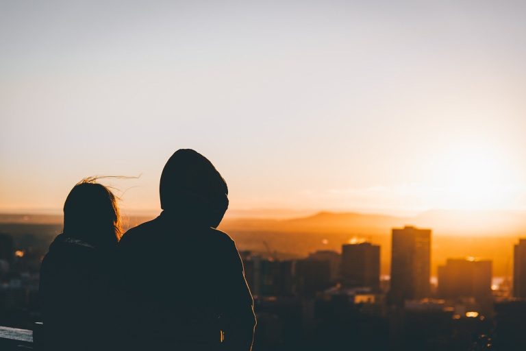 Drop These Worn-Out Dating Myths and Clear Your Head
