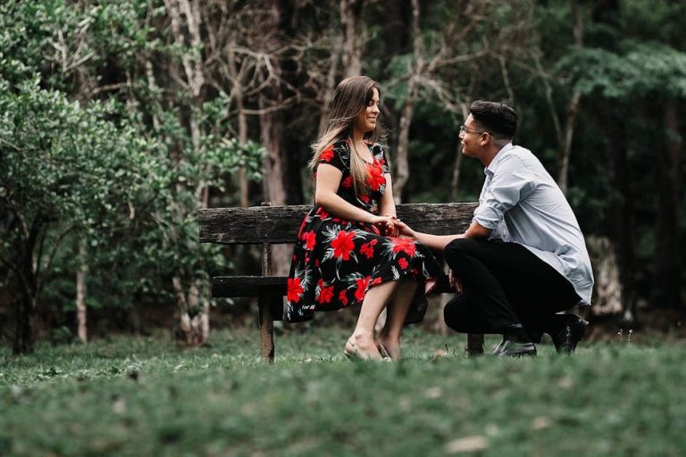 A Drunk Kiss Decoded: Meanings, Shades, and Next Steps
