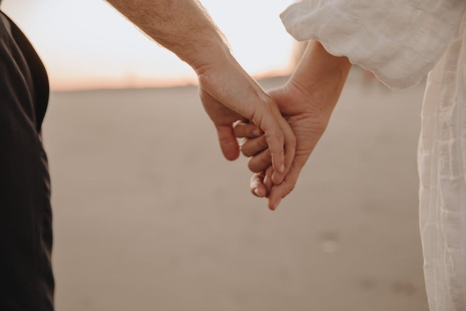 Clues Your Date Is Steering Toward a One Night Stand