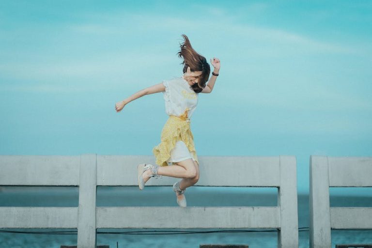 Happily Unattached: Clues You’re Built for a Solo Life