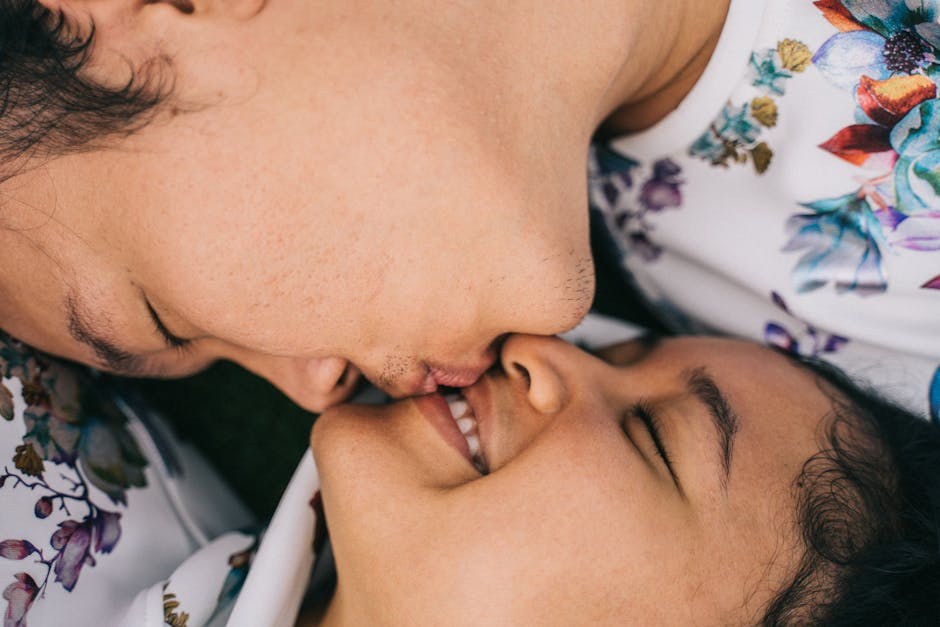 Why Your Long-Distance Flirtationship Is Fizzling Out