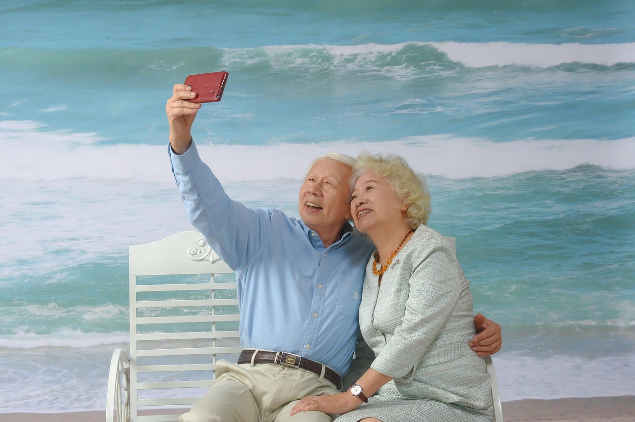 Swipe Smart: A Clear-Eyed Look at Dating Apps