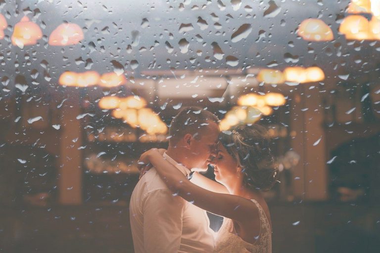 Social Savvy Moves When You’re Tempted to Add Your Date on Facebook