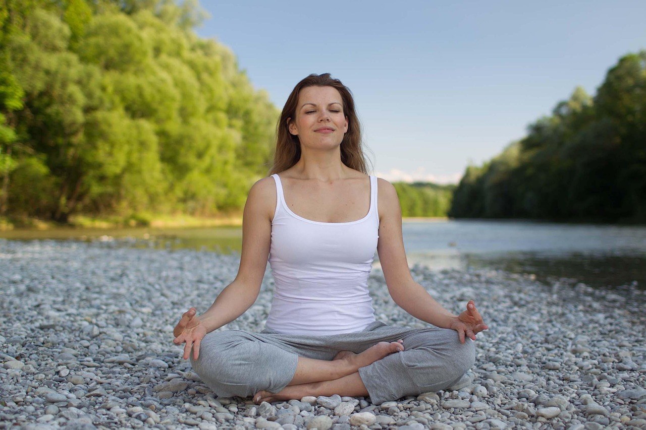 Holding the Gaze in Flirtation: Meaning and Mastery