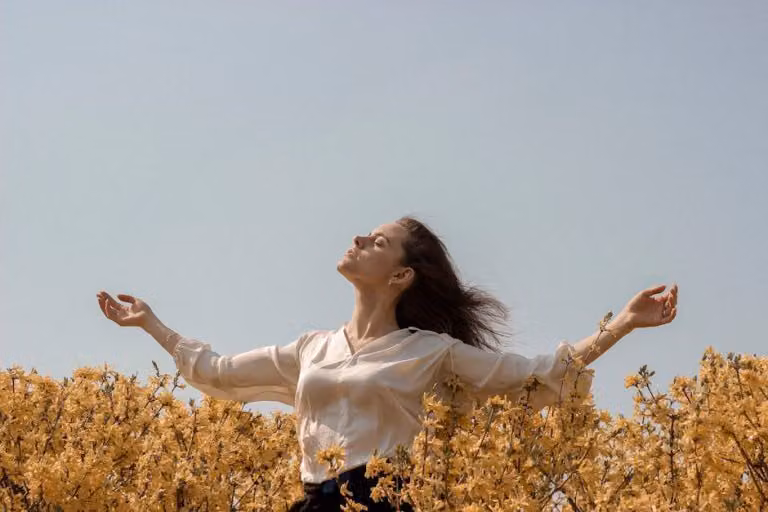 Aromantic Orientation Explained: Meaning, Daily Life, and Relationship Realities