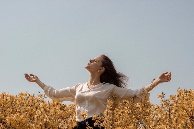 Aromantic Orientation Explained: Meaning, Daily Life, and Relationship Realities