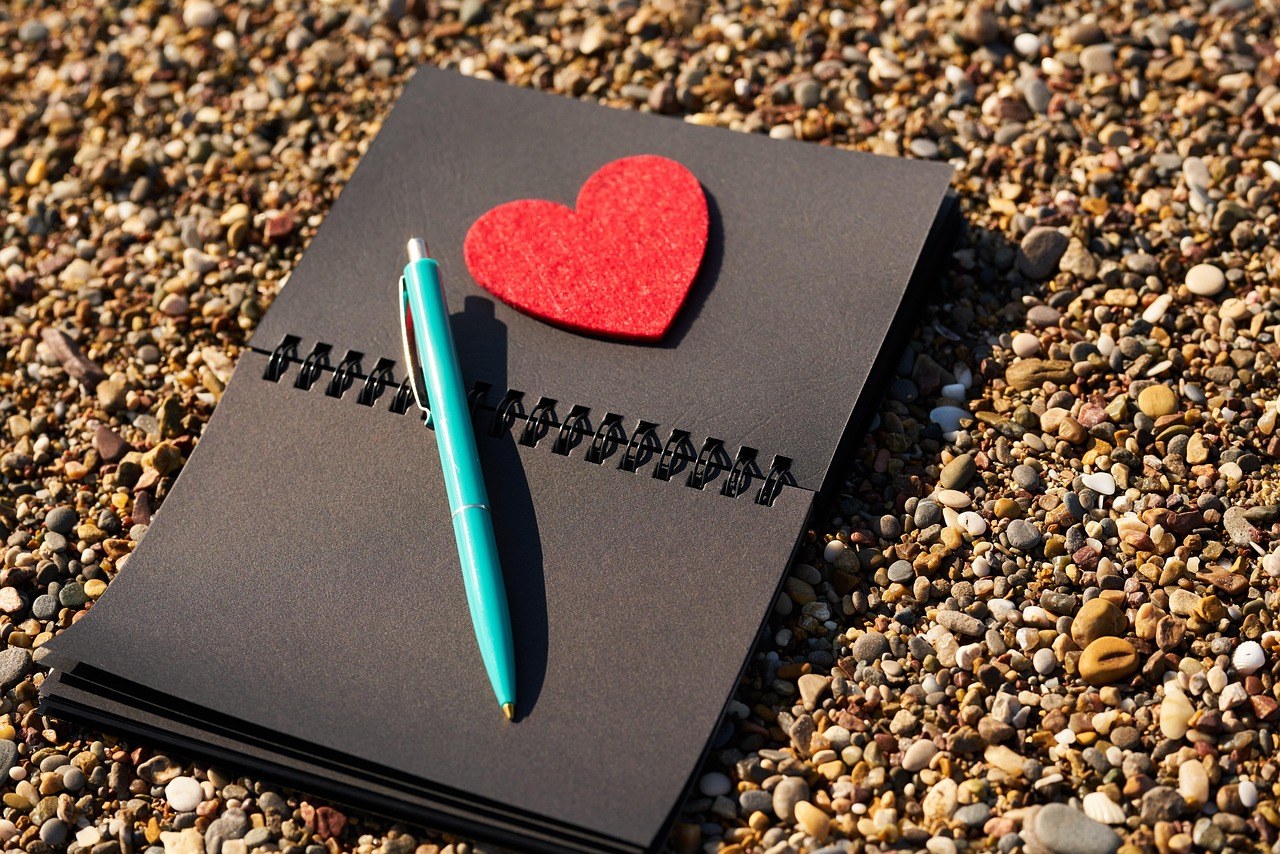 Heteroromantic Orientation Explained - Meaning, Nuances and Everyday Realities
