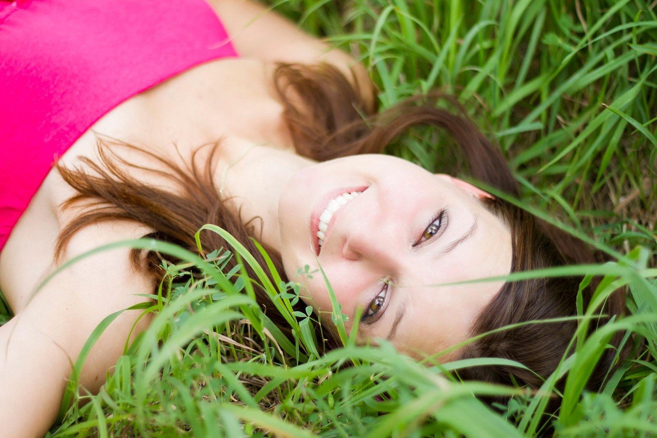 Quiet Confidence: What Draws Women In-and How to Win His Heart