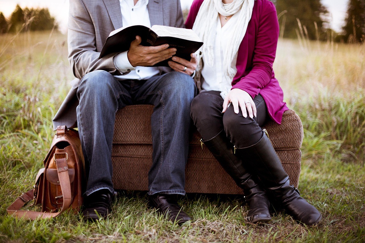 Sleeping together without the label - smart choice or hidden trap?