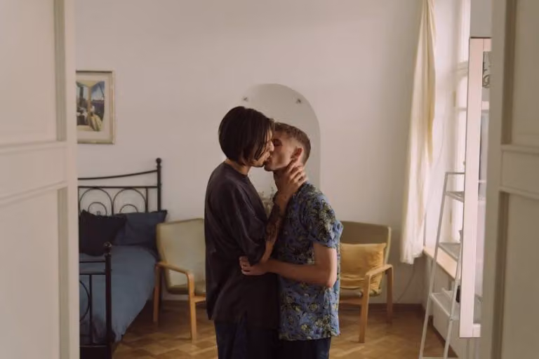 Reading the Room: How to Recognize Orientation Cues and Navigate Love with Care
