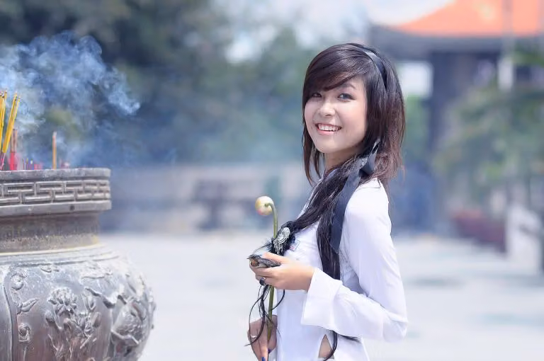 Effortless Ways to Stay Cool With a Guy Without Seeming Aloof or Clingy