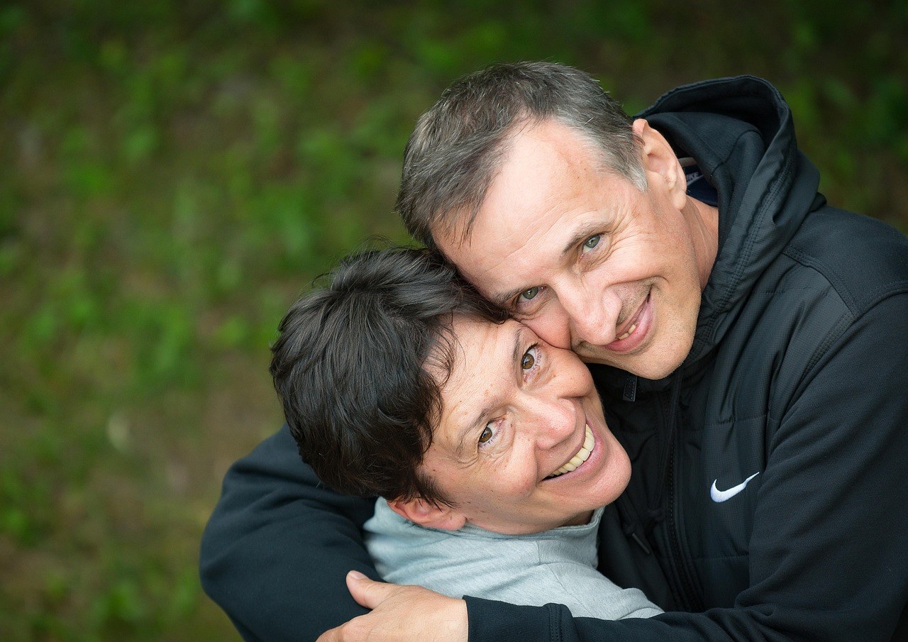 How to Ask If He’s Dating Around - Telltale Clues and What to Say