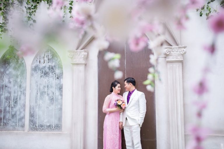 Why Women Gravitate Toward Men in Frames