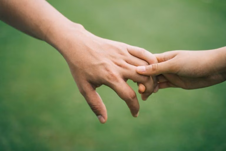 Subtle Flirting Moves That Feel Like Ordinary Conversation